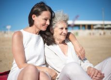 Professionisti tra lavoro e famiglia: quando prendersi cura dei genitori diventa la seconda carriera