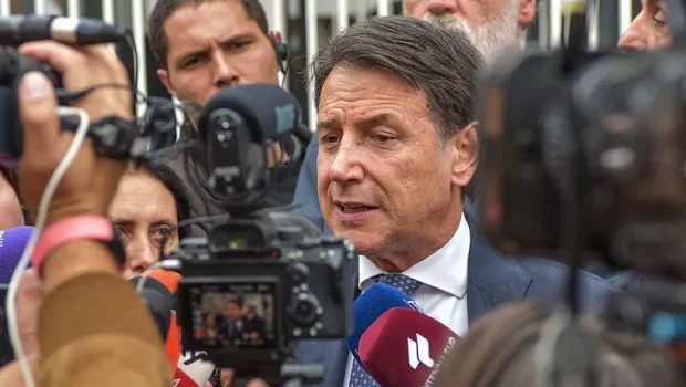 Dal campo largo al campo civico, ora Conte insegue i sindaci delusi dal Pd