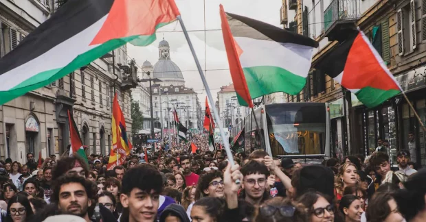 L'accordo su Gaza non ferma i cortei in Italia.