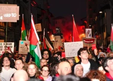 Guerriglia urbana al corteo Pro Pal di Udine: scontri tra manifestanti e agenti, diversi arresti.