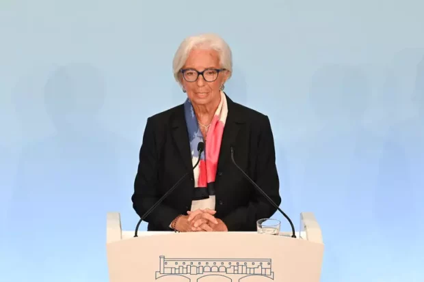 Bce, economisti alzano la stima 2025 sul Pil area euro a +1,2%