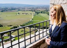 Le piazze sono piene ma Meloni è salda
