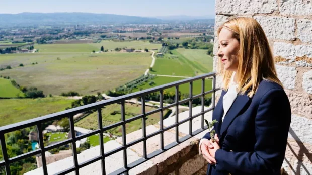Le piazze sono piene ma Meloni è salda