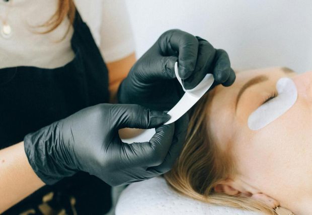 Microblading fa male? Quello che ti aspetta davvero, senza girarci intorno