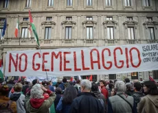 Niente stop a gemellaggio Tel Aviv-Milano, caos in aula e fuori