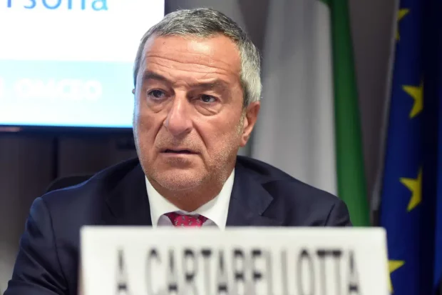 LA LENTA AGONIA DEL SSN SPIANA LA STRADA AL PRIVATO.