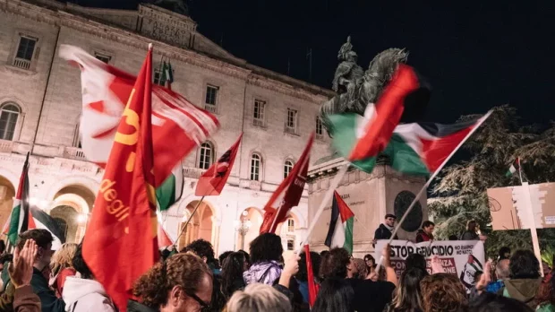 La piazza per Gaza si divide. La Cgil manifesta contro la manovra, l'Usb pensa a un partito