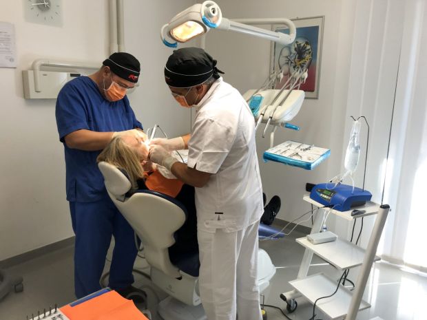 Dentisti imprenditori: la nuova frontiera dell’odontoiatria italiana che ferma la fuga all’estero