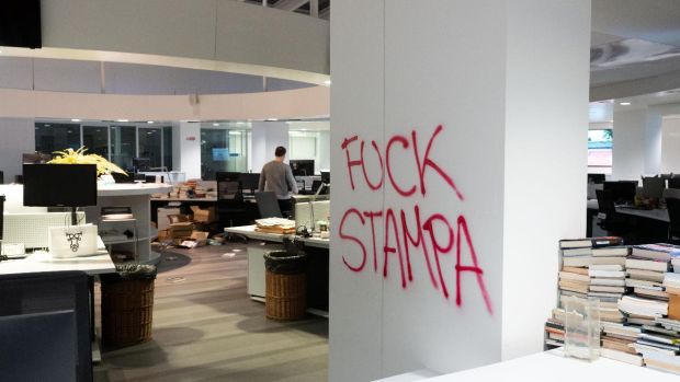 Manifestanti pro-pal fanno irruzione a La Stampa.