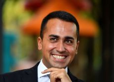 Luigi Di Maio tira una bordata a Conte, coccole per Meloni e Tajani