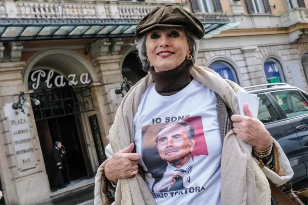 I comitati per il Sì ora si mobilitano (anche) nel ricordo di Enzo Tortora