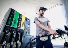 Effetto accise sui carburanti, il gasolio supera la benzina