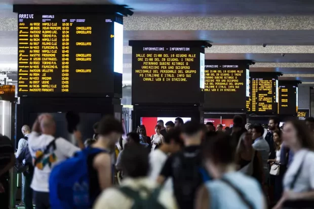 Partono i primi scioperi, oggi stop al trasporto pubblico in alcune città