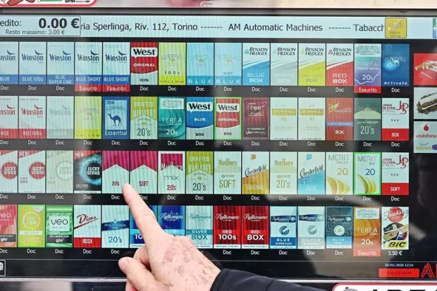 Al via la campagna per aumentare di 5 euro il prezzo delle sigarette