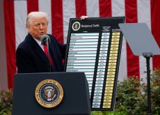 Dazi Usa, da oggi in vigore le nuove tariffe di Trump: per Ue al 15%