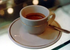 Quanti caffè al giorno? Rischi e benefici, ecco la dose massima