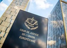 Corte Ue: ok al requisito del permesso lungo periodo per l’assistenza sociale