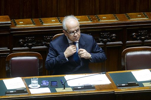 Migranti, Piantedosi: sbarchi -40%, rimpatri +26%.