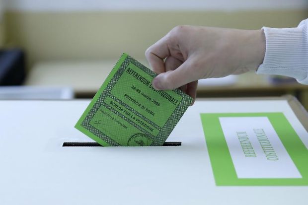 REFERENDUM, PRIMI EXIT