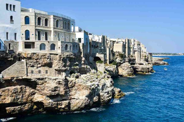 Gestione amministrativa di una casa vacanza in Puglia: guida pratica per proprietari