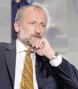 Vicinanza a Mattia Feltri, giornalista fra i pochi rimasti capaci di guardare a ogni potere senza inginocchiarsi.