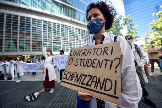 Lo sfruttamento sistematico dei medici specializzandi negli ospedali