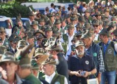 Alpini, inizia la pacifica invasione. Ma è scontro sugli accampamenti