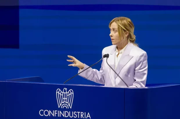 Meloni a Confindustria, subito un cantiere per la riforma della burocrazia.