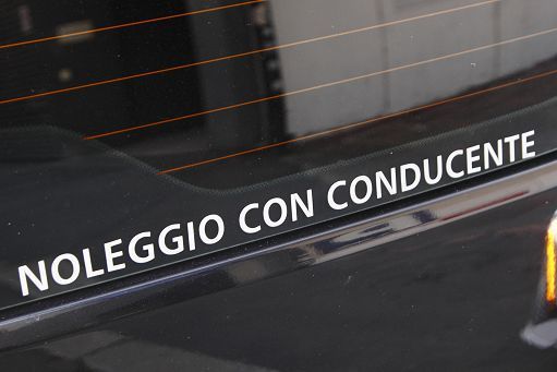 Forza Italia apre sulla liberalizzazione degli Ncc, stop da Lega e Fdi