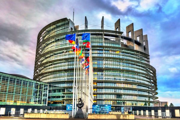 Eurocamera, sì al voto per delega per le deputate incinte o neo-madri
