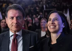 Patemi estivi sulla rotta delle primarie: Conte con Grillo, Schlein con le correnti
