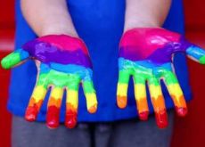 Piccolo Pride di Budrio, bufera su minori e laboratorio erotico