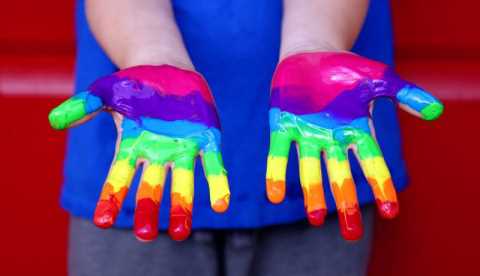 Piccolo Pride di Budrio, bufera su minori e laboratorio erotico