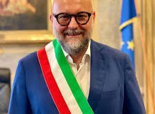 “Il sindaco di Modena incontra i bambini con l’indagato per terrorismo”,