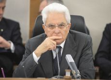 PERDONO AI MEDICI NO VAX MATTARELLA STORCE IL NASO