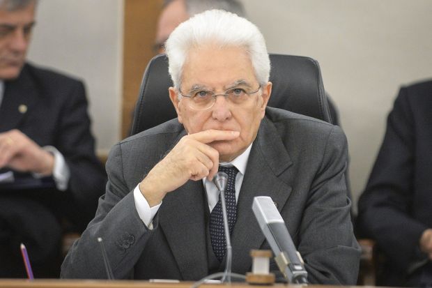 PERDONO AI MEDICI NO VAX MATTARELLA STORCE IL NASO