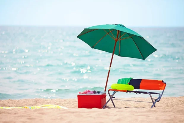 Borsa frigo in spiaggia? Il divieto di introdurre cibo è illegittimo