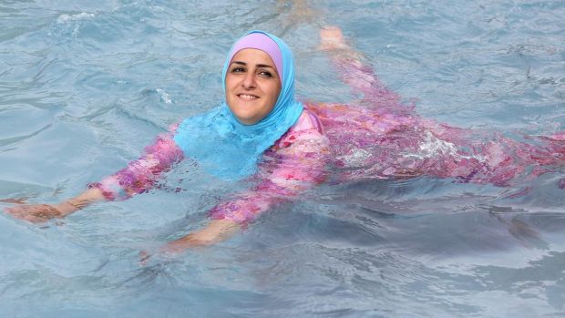Piscina per islamiche a Roma, è scontro.