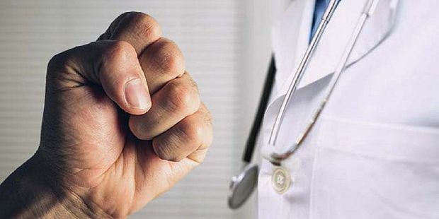 BASTA AGGRESSIONI AI MEDICI