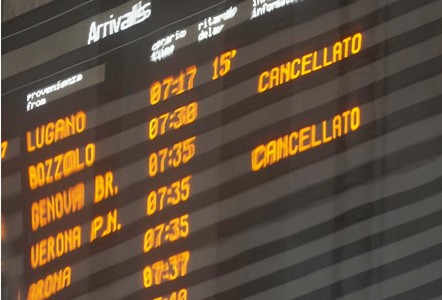 Settimana di scioperi: stop di treni, aerei e navi.