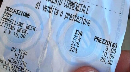 Fanno pagare tre euro per l'ingresso in spiaggia di una bimba di 17 mesi