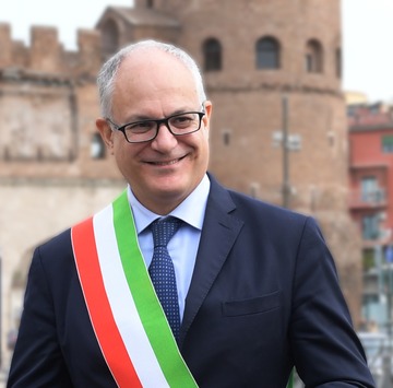 Gualtieri premia gli abusivi