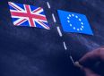 Londra revoca i visti europei “concessi per errore”