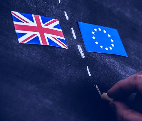 Londra revoca i visti europei “concessi per errore”