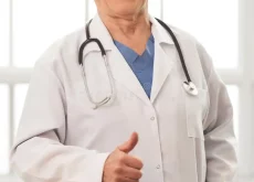 MEDICI TROPPO ANZIANI, RISCHIO PENSIONAMENTI DI MASSA