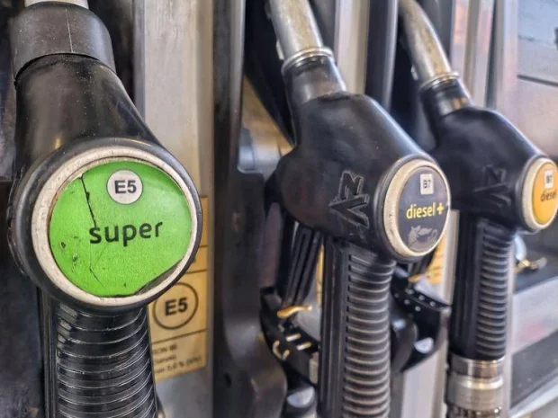Nuovo record sul prezzo del gasolio: diesel verso i 2,34 euro al litro, su la benzina