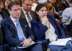 Conte sfida Schlein: sull’Ucraina il campo largo rischia di saltare