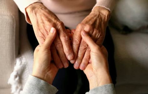 Caregiver familiari, la Camera approva la legge