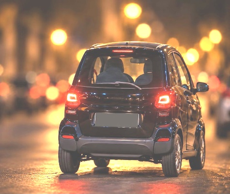 Microcar Monteverde, trovata l’auto a Testaccio e denunciati due minori. La minicar si trovava parcheggiata a Testaccio. Ritrovata grazie a un adesivo. I denunciati hanno 17 e 16 anni.