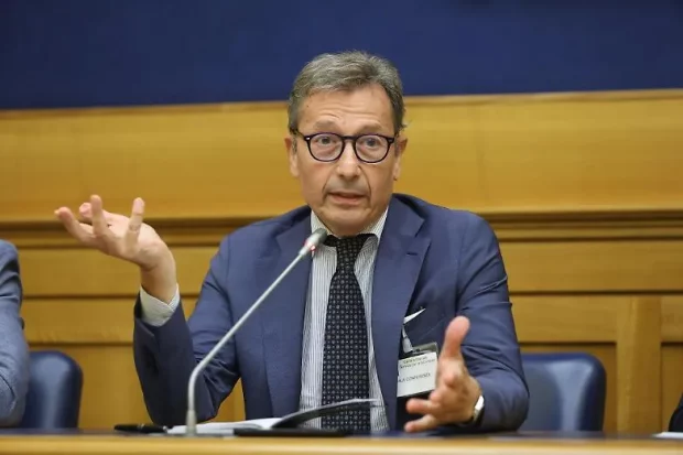 Ucpi, la tessera passa dalla separazione Petrelli: «Chi è contrario non si iscriva».